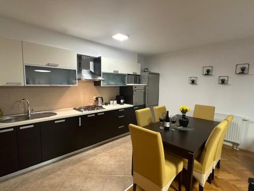 Η κουζίνα ή μικρή κουζίνα στο Apartman Centar