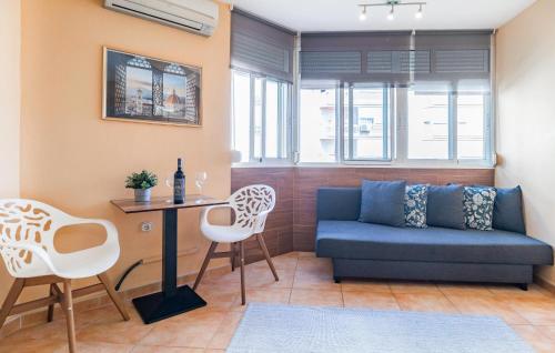 Χώρος καθιστικού στο Amazing Apartment In Torre Del Mar