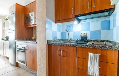 Η κουζίνα ή μικρή κουζίνα στο Amazing Apartment In Torre Del Mar