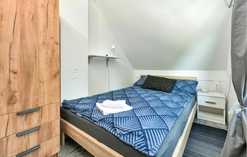 Ένα ή περισσότερα κρεβάτια σε δωμάτιο στο Awesome Home In Vinica Breg With Wifi