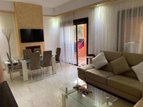 Χώρος καθιστικού στο Beautiful cozy apartment with pool
