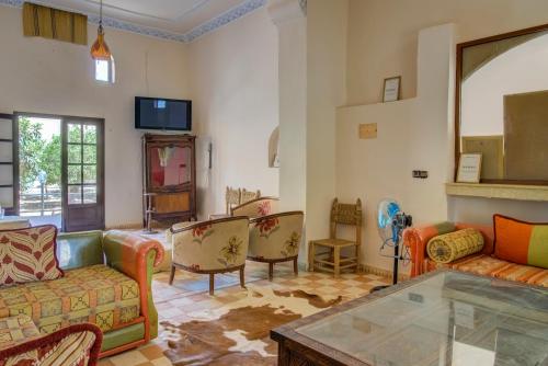 Riad Elaissiにあるテレビまたはエンターテインメントセンター