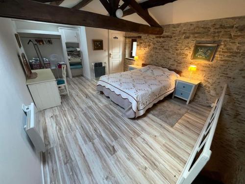 Postel nebo postele na pokoji v ubytování Courtyard cosy cottage