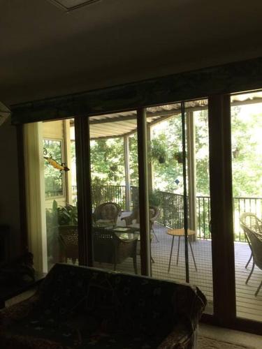 Gallery image of Beautiful Lakeside suite with private entrance in Loudon