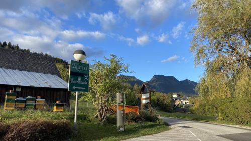 a street sign on the side of a road at Studio Sisi am Kulmhof in Tauplitz