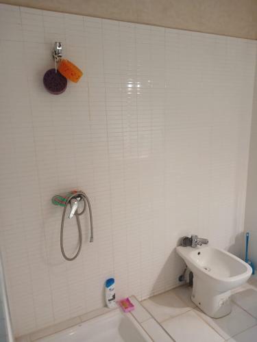 Ένα μπάνιο στο Villa Lmima Malika