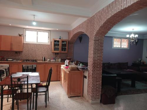 Η κουζίνα ή μικρή κουζίνα στο Villa Lmima Malika