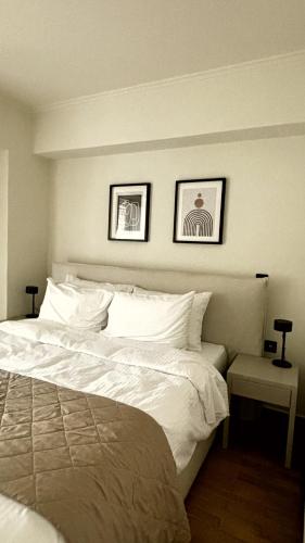The White Marble - Spacious, 4BR, 2BA in Paleo Faliro