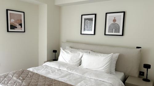The White Marble - Spacious, 4BR, 2BA in Paleo Faliro