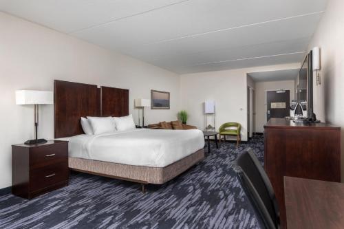 a hotel room with a bed and a desk at Fairfield Inn Suites Elkin Jonesville in Elkin