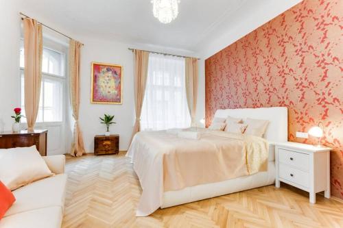 Prague Days - Three-bedroom Apartment with Balcony