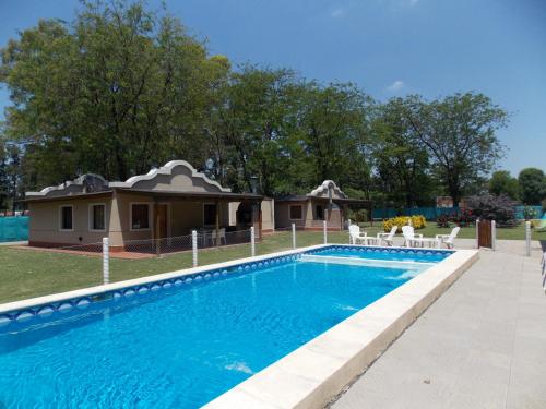 Bazén v ubytování Cabañas La Morena nebo v jeho okolí