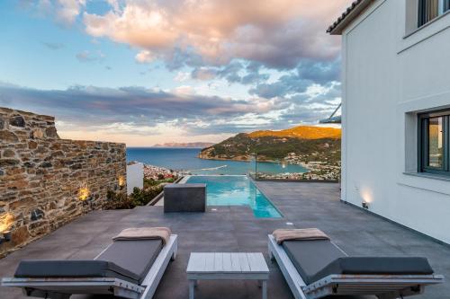 una villa con vista sull'oceano di Jonina Resort a Skopelos Town