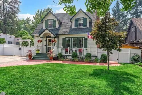 a house with a white fence at 1930s Queen Anne Historic Downtown Retreat in Medford