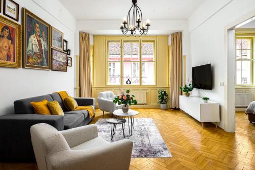 Prague Days - One-bedroom Apartment with Workspace in the Old Town