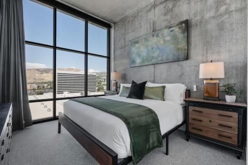 Cama o camas de una habitación en Premium SLC Luxury- Penthouse VIEWS - Top Amenities