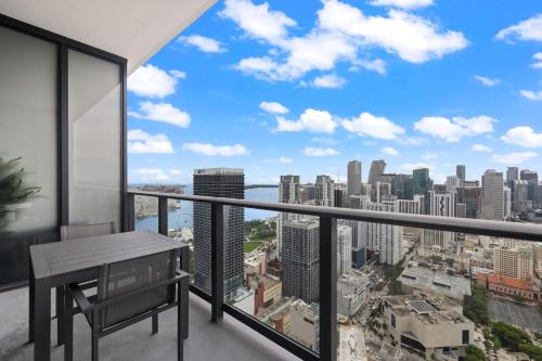 PH 49 Floor Luxury Studio w Free Parking photo 3