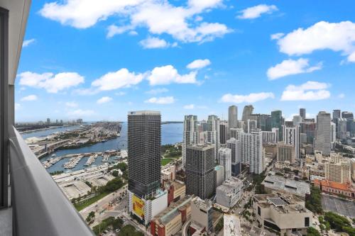 PH 49 Floor Luxury Studio w Free Parking photo 23