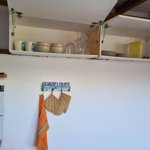 Una cocina o zona de cocina en Charmant studio d'invité - Baie-Mahault