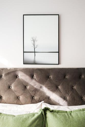 a picture of a tree in a mirror above a bed at Bright Modern Holiday Home 7 Beds at Doncaster in Doncaster