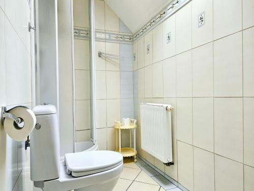 Ένα μπάνιο στο Holiday Home near Baltic Sea and Lake Kolczewo