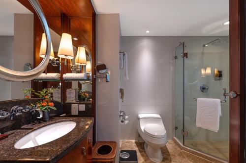 a bathroom with a toilet and a sink and a shower at Plaza Hotel Yuyao in Yuyao