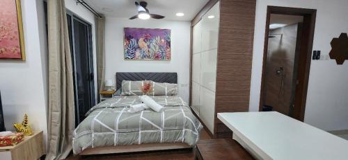 Ένα ή περισσότερα κρεβάτια σε δωμάτιο στο Near Ferry Terminal-COZY Studio Condo HarbourBay Residences - 1120