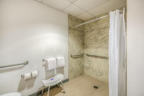 Kylpyhuone majoituspaikassa Motel 6-Estevan, SK