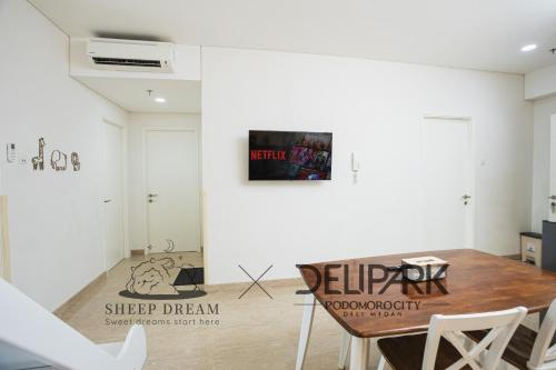 a dining room with a table and chairs at Delipark Mall 3 Bedrooms 3 Bathrooms 8-10 Pax Empire Premium Tower Level 28 in Medan