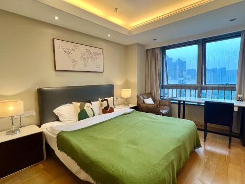 Postel nebo postele na pokoji v ubytování Shanghai Lerongju Boutique Apartment Metro Line 8 20meter