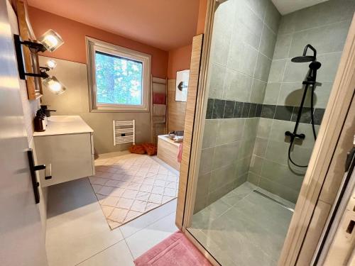 a bathroom with a shower and a sink at Villa des cèdres in Saint-Bonnet-les-Oules