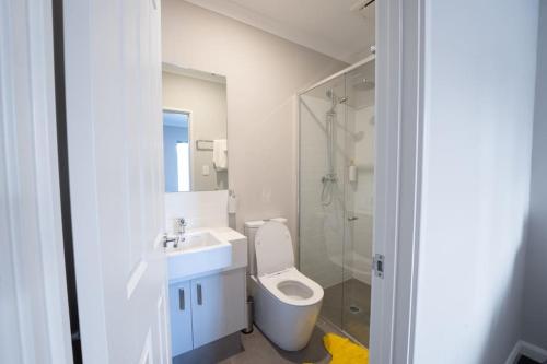 a bathroom with a toilet and a sink and a shower at Convinient Cosy home with all around you! in Kelmscott