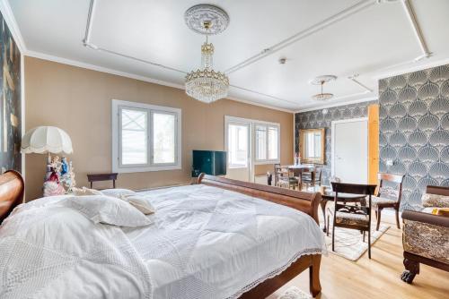 a bedroom with a large bed and a dining room at Boutique Hotelli Kivennapa in Pieksä