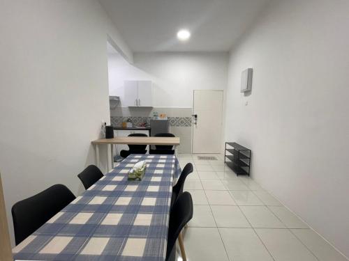 a room with a table and chairs and a kitchen at Anderson 2 room Ipoh city center in Ipoh