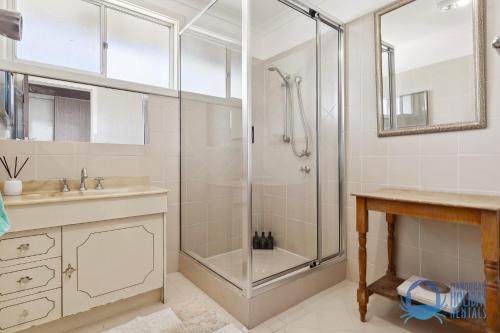 Un baño de Beachside At Silver Sands