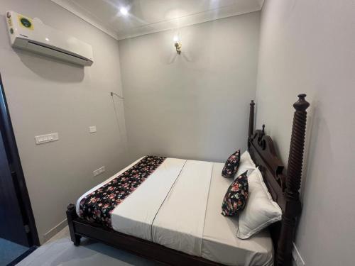 a bedroom with a bed in a room at Chitawa Haveli jaipur in Jaipur