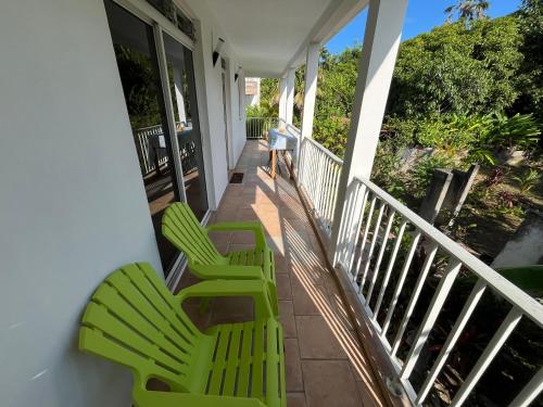 Μπαλκόνι ή βεράντα στο Appartement climatisé vue sur forêt tropicale - Proche de la mer