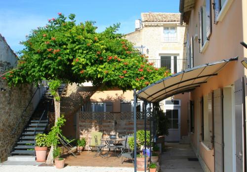 Maison d'hôtes La Bignoneにある庭
