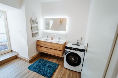 a bathroom with a washing machine and a sink at Villa Levin 65qm 4 Personen mit Pool WLAN und Parken in Dornburg