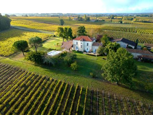 Photo de la galerie de l'établissement Belle demeure familiale avec piscine proche St Emilion, à Bossugan