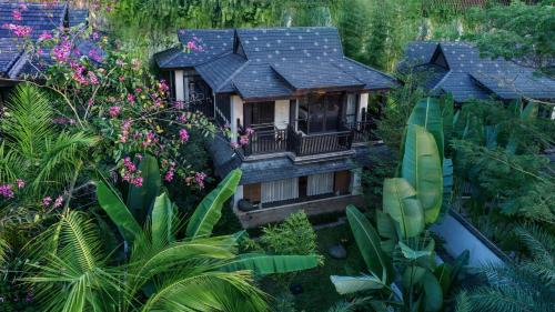 an aerial view of a house with a garden at 西双版纳凤栖墅隐世 in Jinghong
