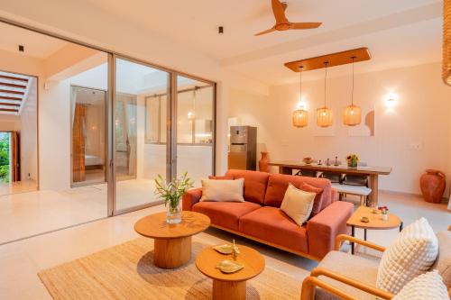 Posezení v ubytování ELIVAAS 3 BHK with Pvt Pool & Spacious living Area - Mirai Villa Sukoon