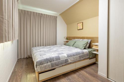 a bedroom with a bed in a room at Ici Japon Village in Tokyo