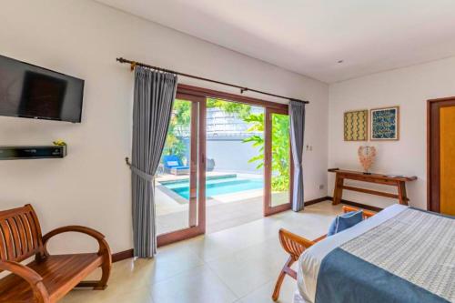 Una cama o camas en una habitación de Omkara 2 BR Deluxe Private Pool Villa ZN253