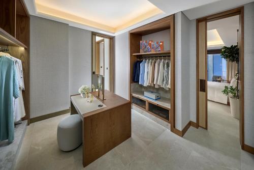 Ένα ή περισσότερα κρεβάτια σε δωμάτιο στο Mandarin Oriental, Muscat
