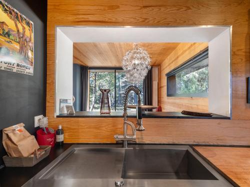 a kitchen with a sink and a mirror at Magnifique Chalet Moderne Familial in Font Romeu Odeillo Via