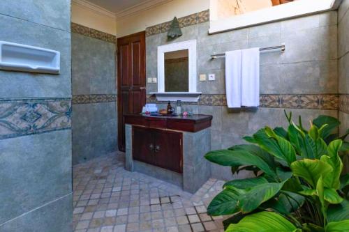 Un baño de Onkita 4 BR Private Pool Villa ZN254