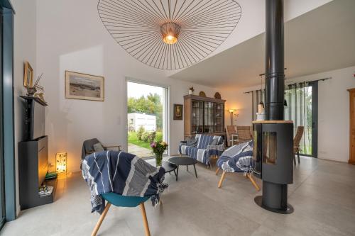 a living room with chairs and a fireplace at Maison bord de mer in Sarzeau