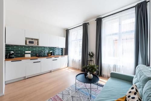 Unique Old Town 2BR Oasis with Sofa Bed