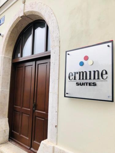 Сертификат, награда, вывеска или другой документ, выставленный в Ermine Suites